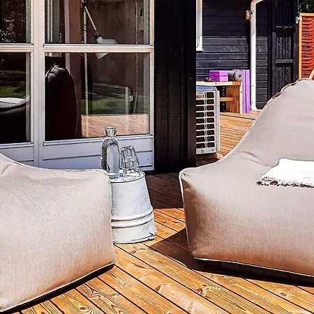 בית נופש 6 Person In *